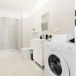 Simplicity * בוקרשט